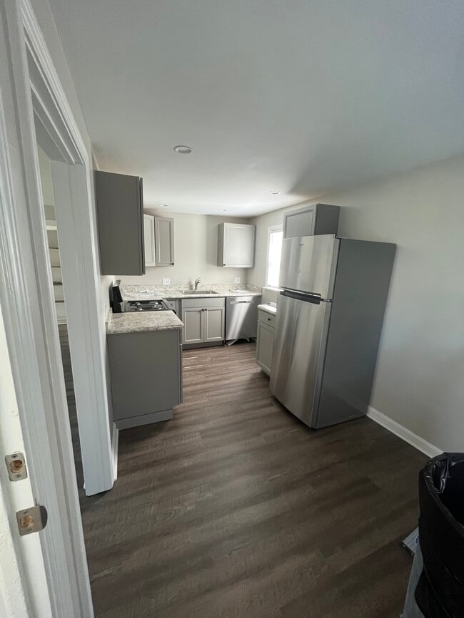 Kitchen - 24730 Lake Shore Blvd