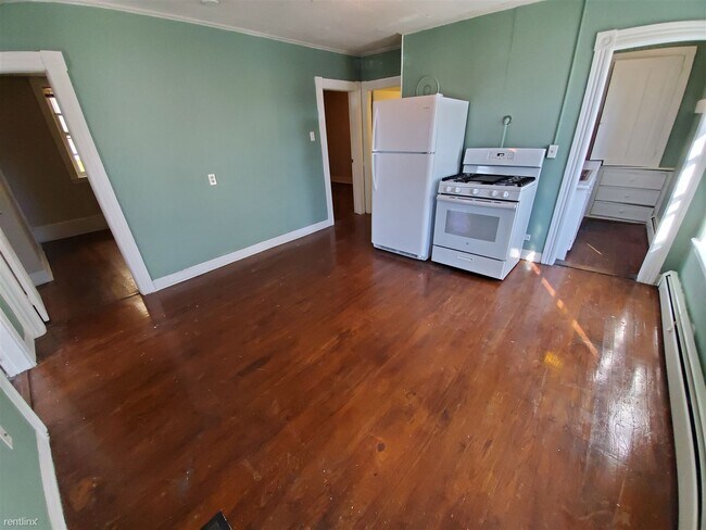 Building Photo - 2 br, 1 bath  - 70 Mulberry St Apt B