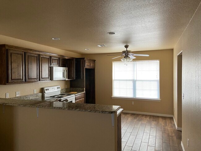 Building Photo - 802 Grant Ave