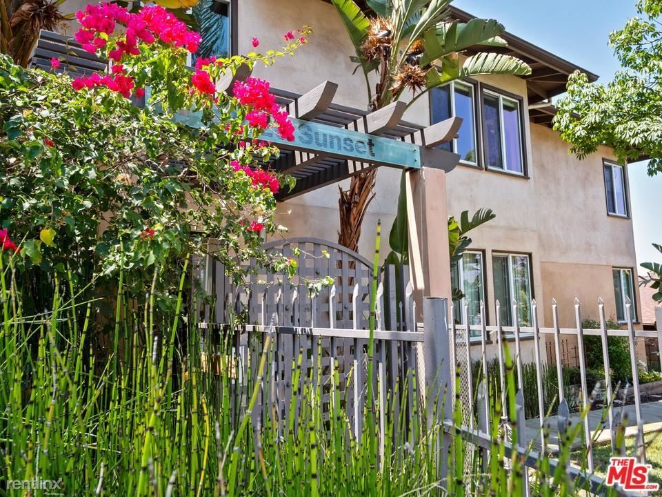 Primary Photo - 2420 Sunset Blvd
