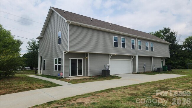 Foto del edificio - 14320 Moss Rd