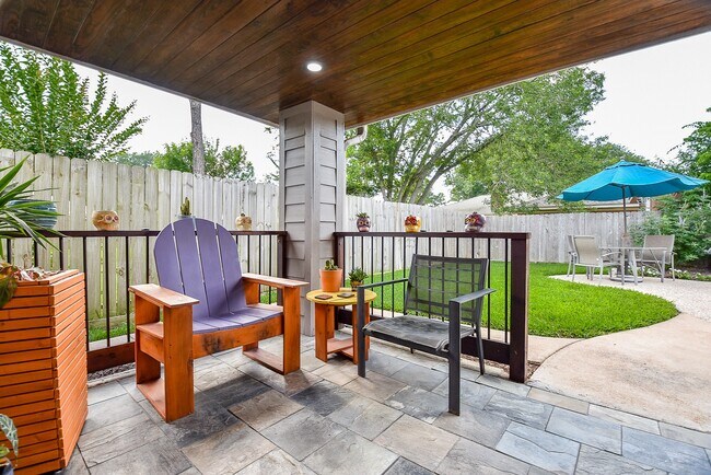 Foto del edificio - 1918 Quail Grove Ln