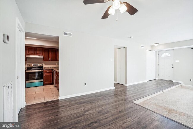 Building Photo - 6473 Fenestra Ct