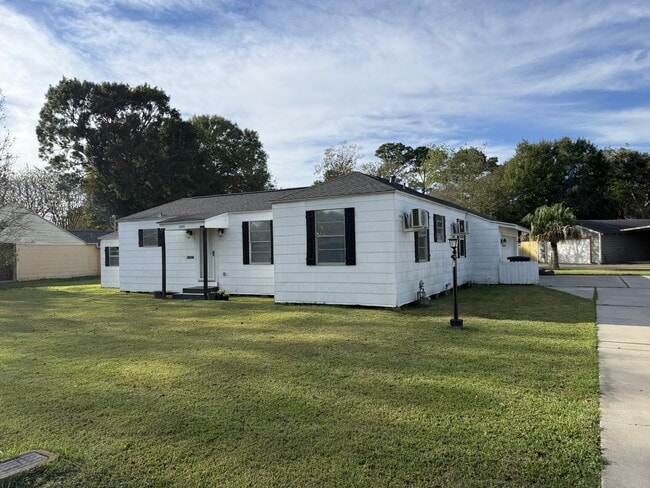 Foto del edificio - 6899 Jefferson Blvd