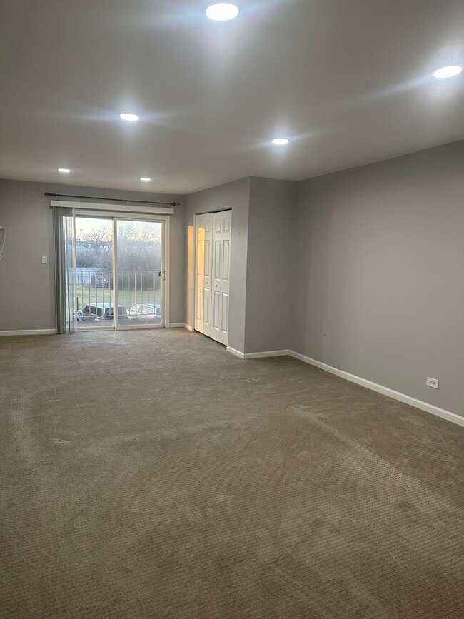 Building Photo - 851 Miller Ln