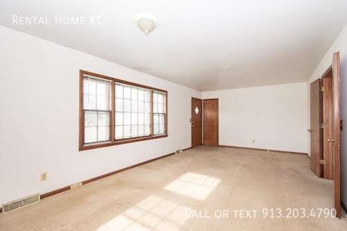 Foto del edificio - 23250 W 75th St