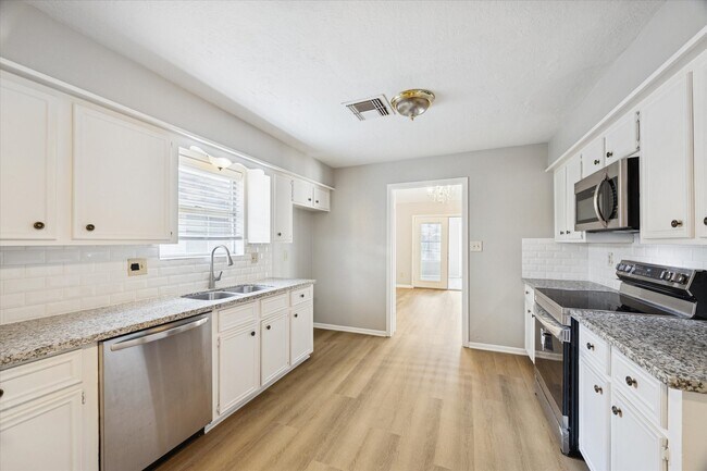 Foto del edificio - 25903 Long Hill Ln