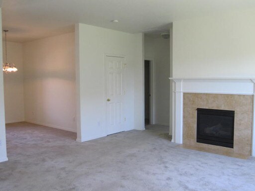 Building Photo - 872 Hollow Way