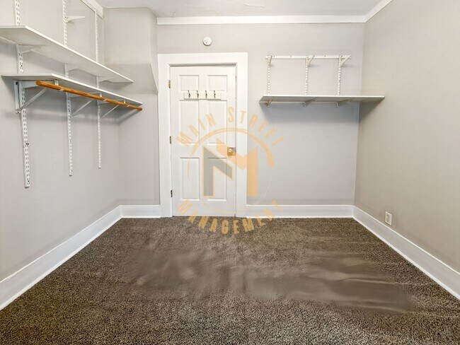 Foto del edificio - 2 Bed 1 Bath Single Family Home + Bonus Room
