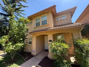 Building Photo - 2043 Catalina Dr