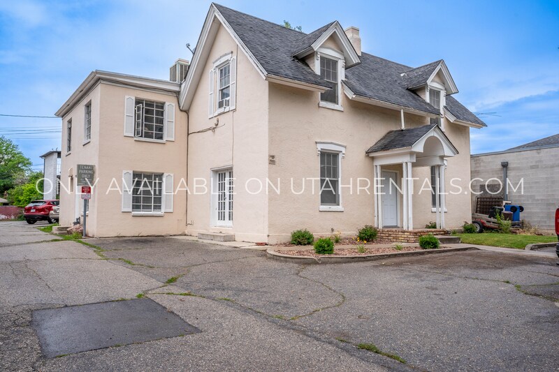 Building Photo - 136 S 300 W