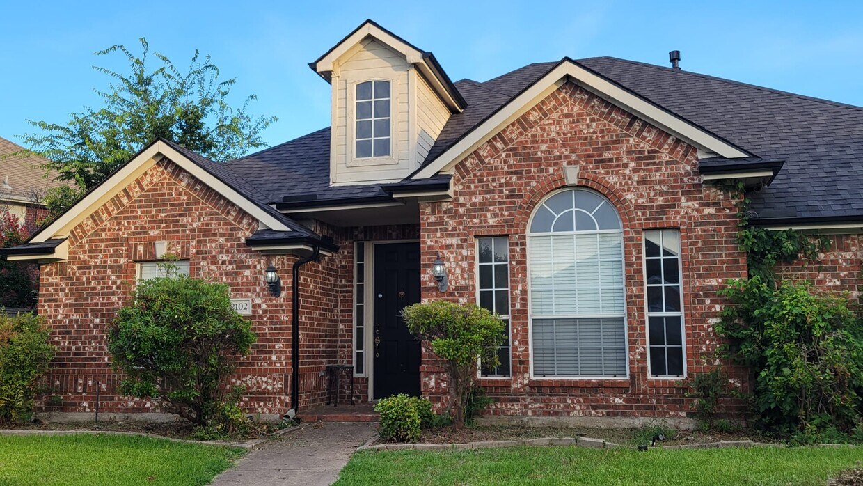 Primary Photo - 2102 Mapleview Dr