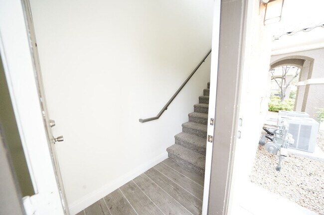 Foto del edificio - SHOWINGS START 4/1/2025