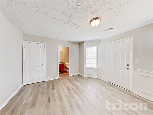 Foto del edificio - 1645 Gallup Dr