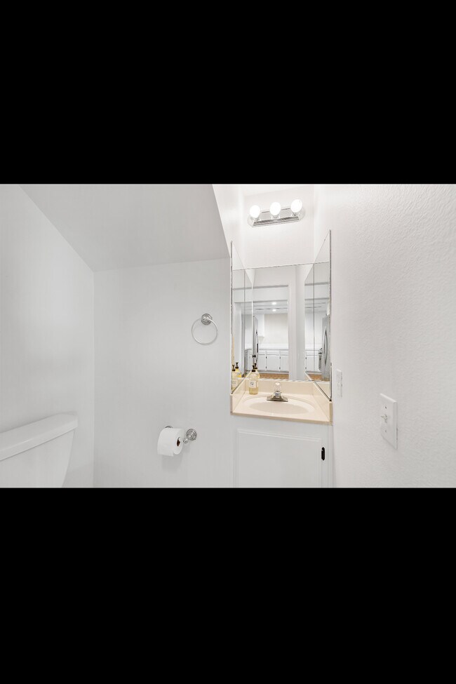 Foto del edificio - 5291 Colodny Dr