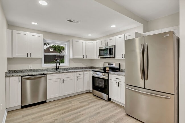 Foto del edificio - 411 E Springdale Ave