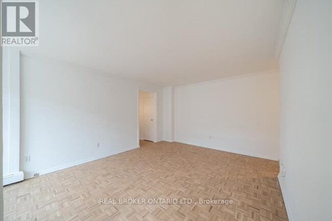 Building Photo - 335-335 Lonsdale Rd
