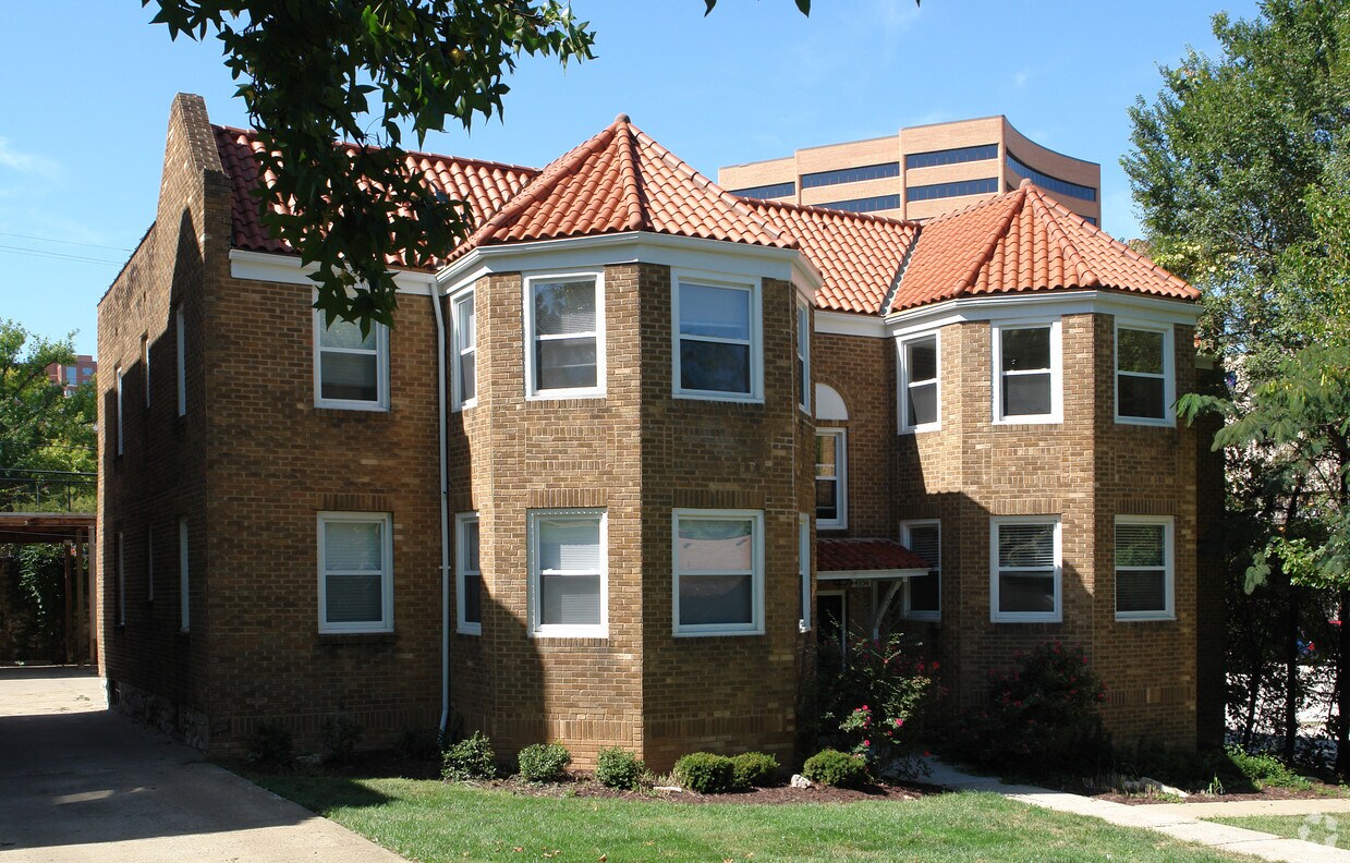 Primary Photo - 4934-4936 Walnut St