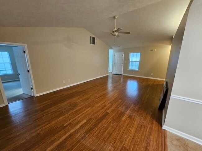 Foto del edificio - The Pines of St. James