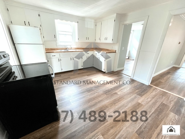 Building Photo - 26 Oak St