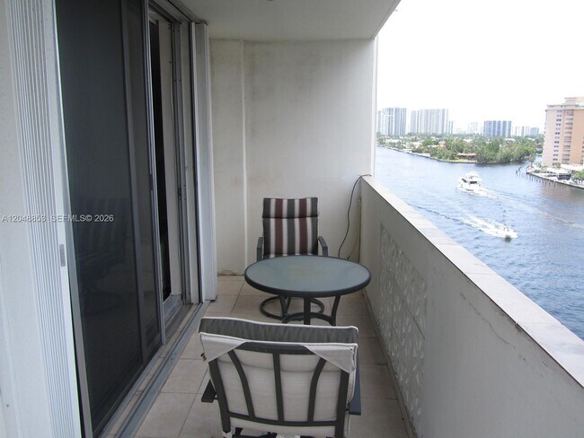 Building Photo - 1833 S Ocean Dr
