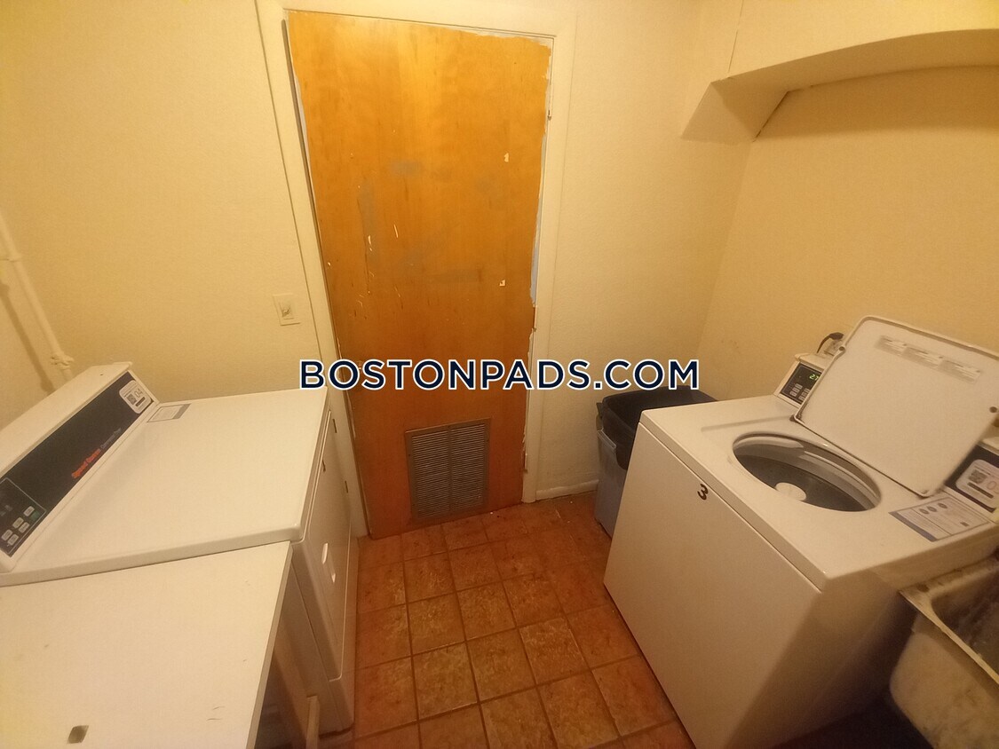 182 Central St Unit 8, Stoneham, MA 02180 Room for Rent in Stoneham