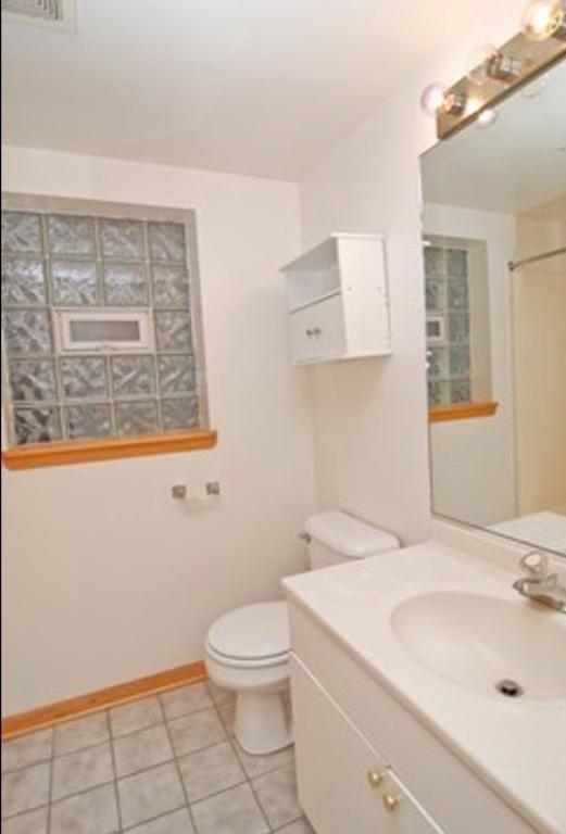 Building Photo - 3 bedroom in CHICAGO IL 60622