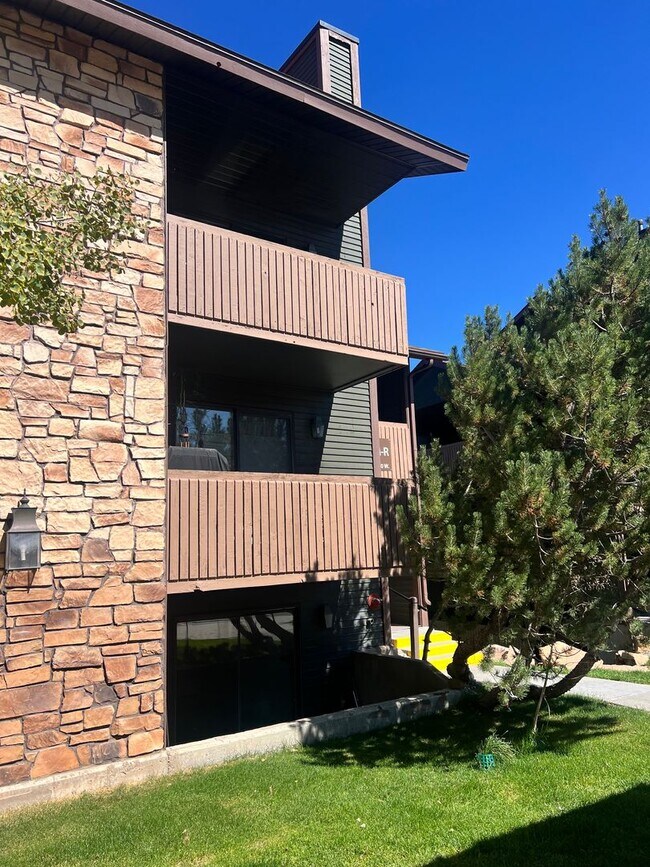 Foto del edificio - Powderwood Condo