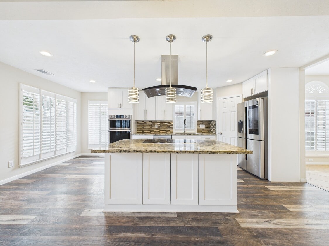 Primary Photo - 519 Promenade Blvd