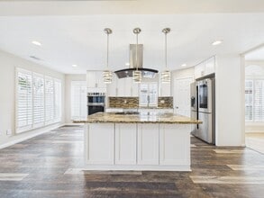 Building Photo - 519 Promenade Blvd