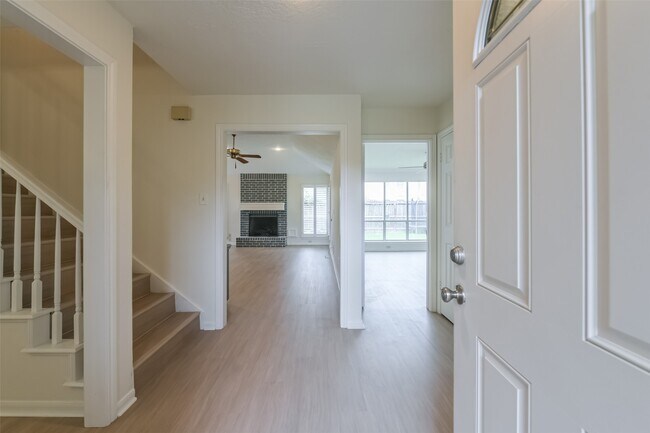 Foto del edificio - 1230 Forest Home Dr