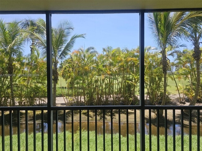 Foto del edificio - 20335 W Country Club Dr