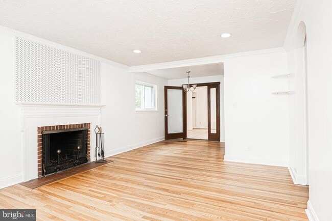 Foto del edificio - 3242 Holly Hill Dr