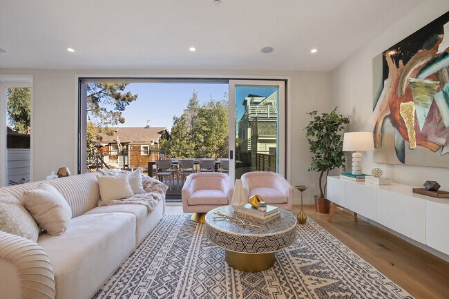 Foto del edificio - 811 Carolina St