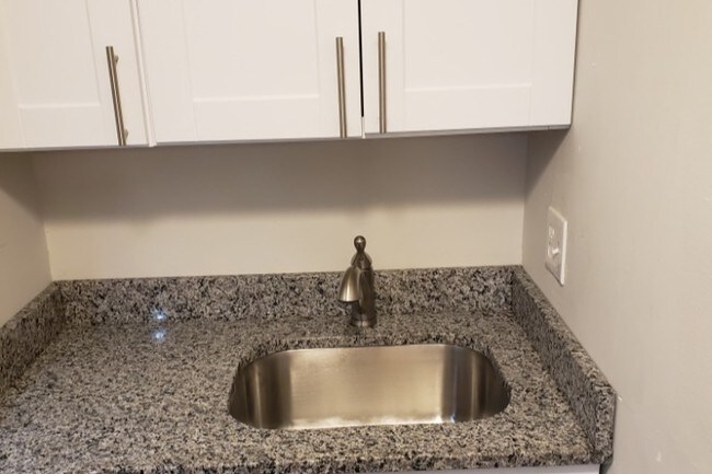 9 Holmes St Unit 3a Quincy Ma 02171 Apartment For Rent In