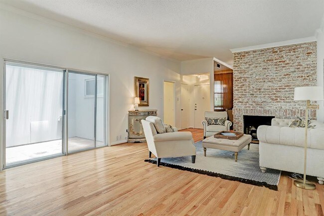 Foto del edificio - 4012 Breakwood Dr