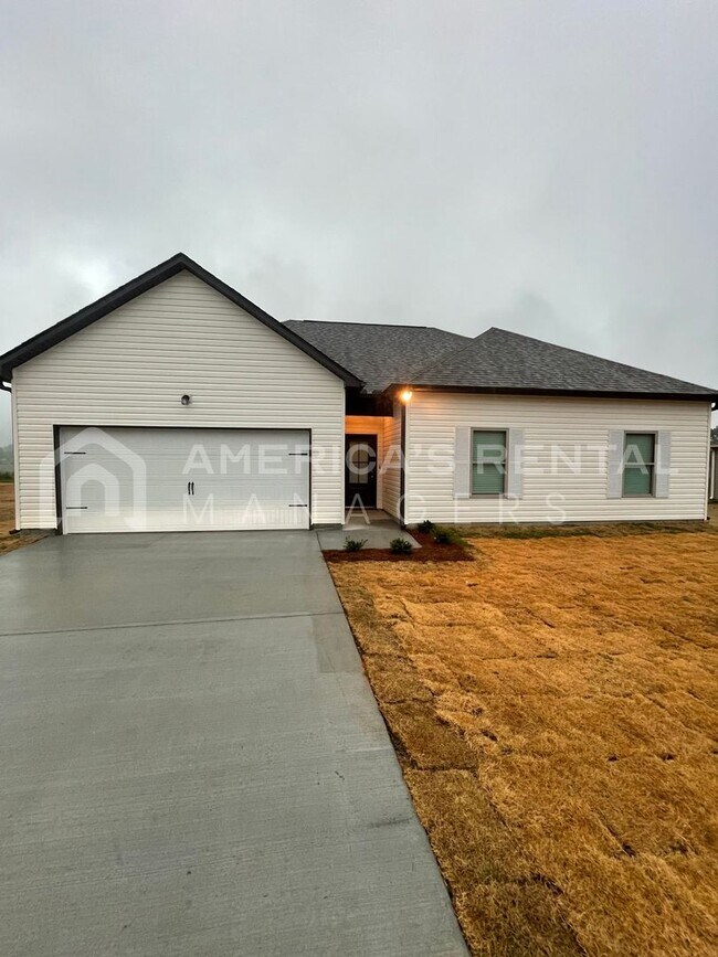 Foto del edificio - Home for Rent in Eva, AL!! Sign a 13-month...