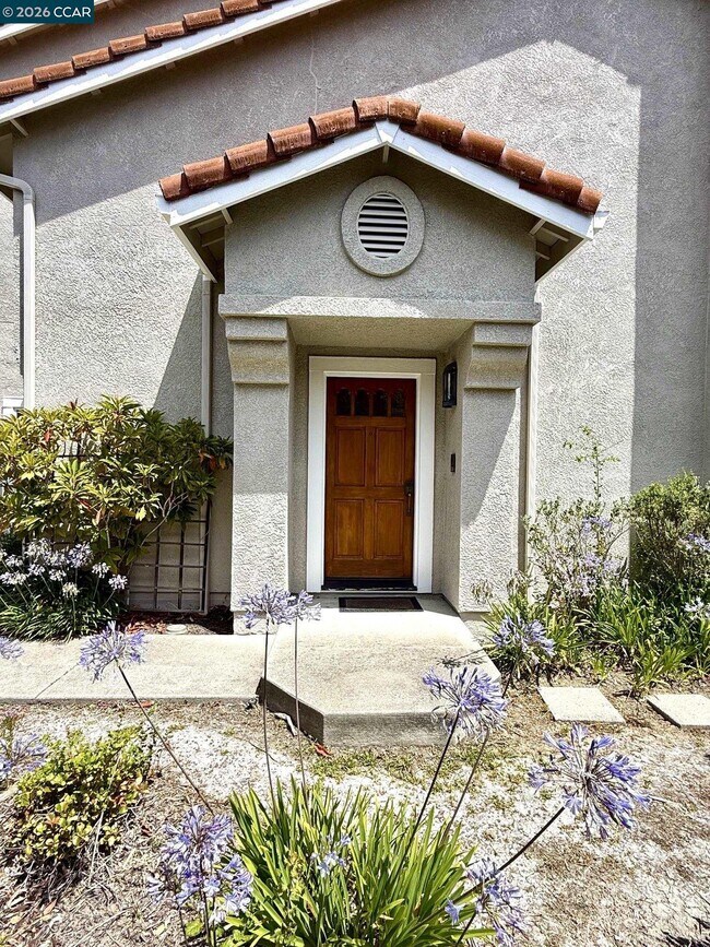 Building Photo - 365 Bellflower Dr