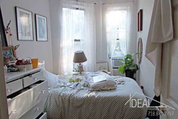 Building Photo - 2 bedroom in Gorgeous Clinton Hill Building