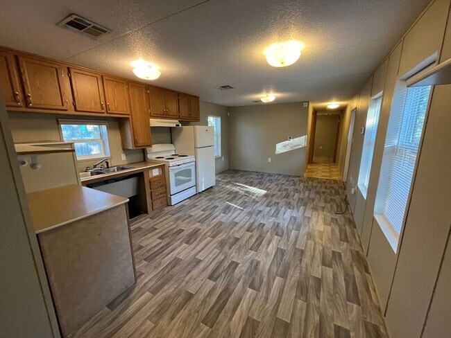 Building Photo - 27 Genes Ln