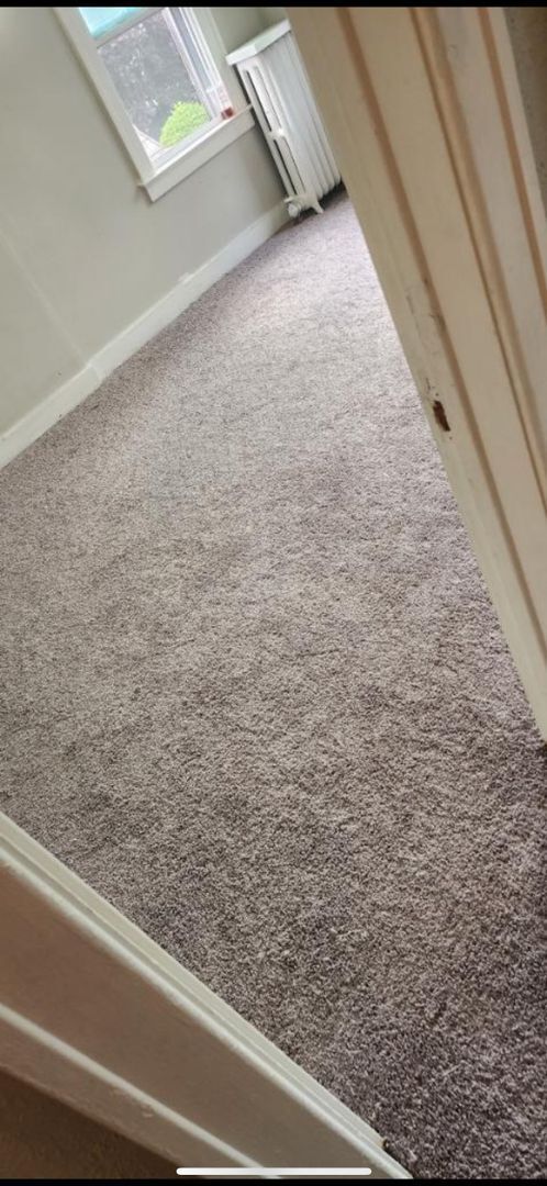 Foto del edificio - Large 4 bedroom Colonial- Section 8 Accepted- NO DEPOSIT SPECIAL