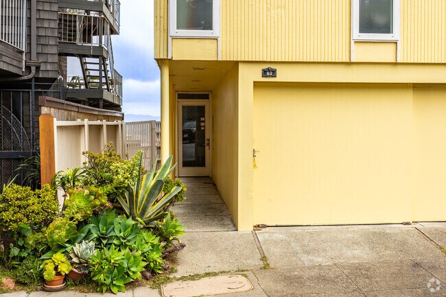 Entrance - 60 Grand View Ter