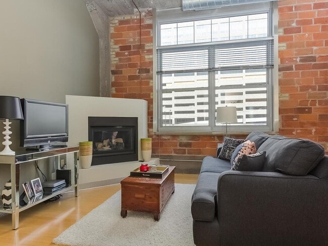 Building Photo - 521 S 7th St