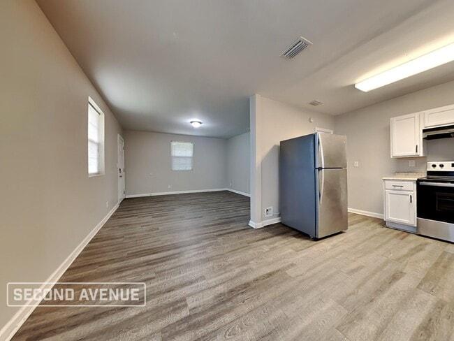 Building Photo - 89 Andress St