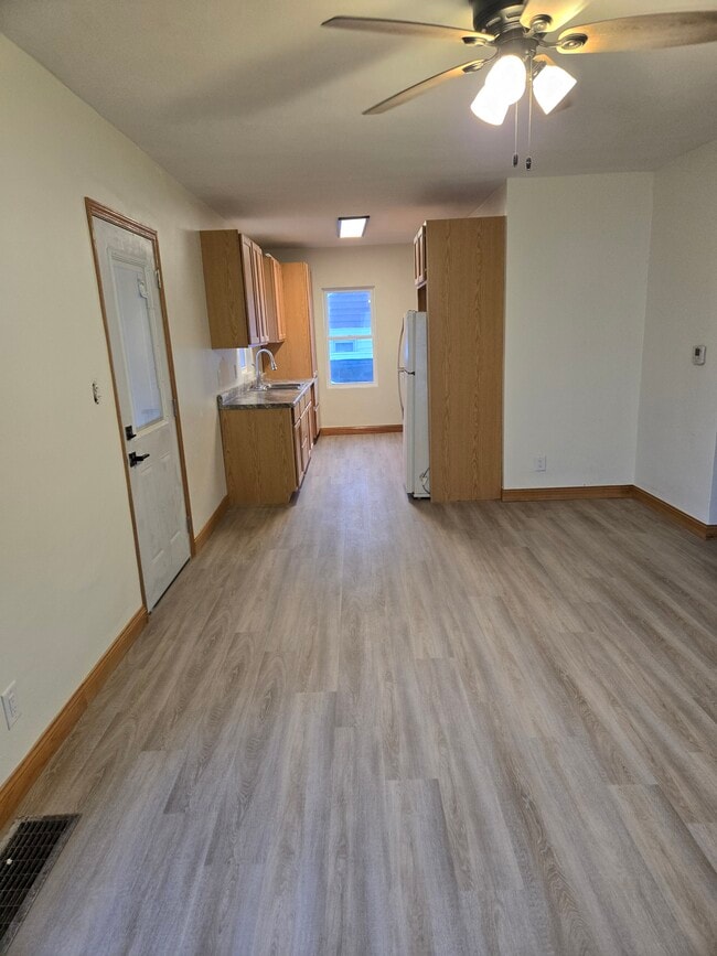 Building Photo - 804 Hanna Blvd