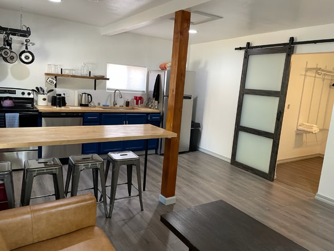 Building Photo - 1934 Parallel St