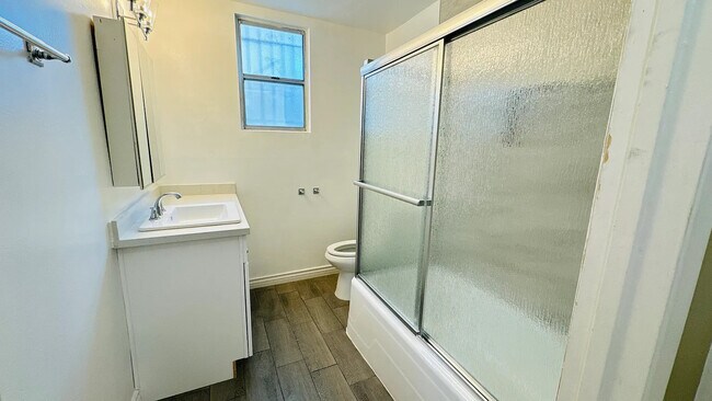 Foto del edificio - 2328 N Ontario St