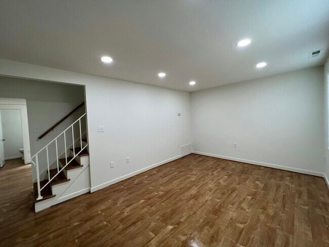 Building Photo - 307 Cedarwood Rd