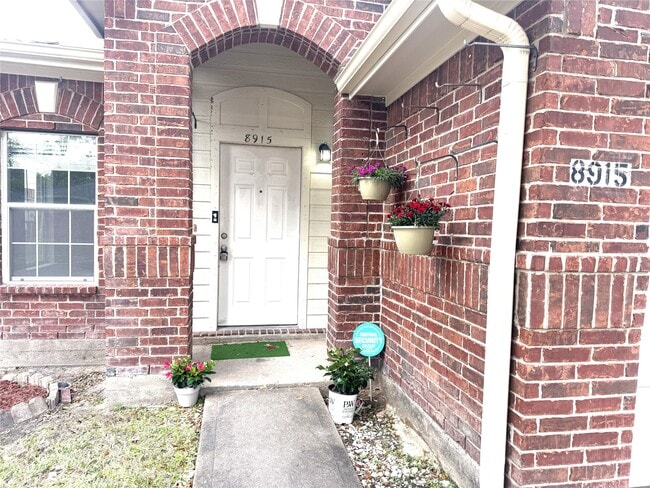 Foto del edificio - 8915 Canton Park Ln