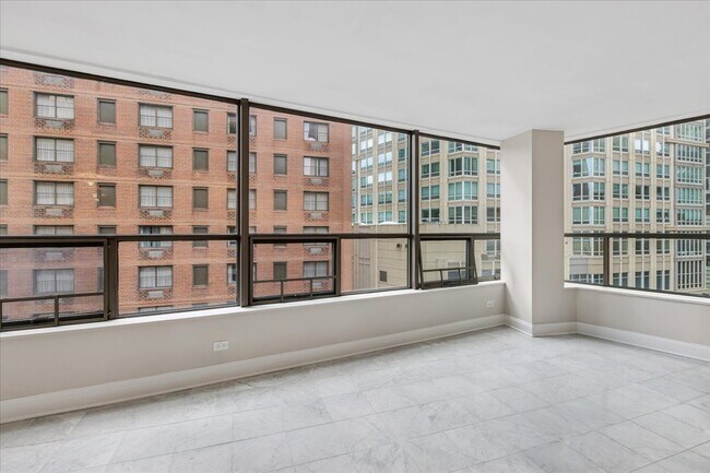 Foto del edificio - 110 E Delaware Pl